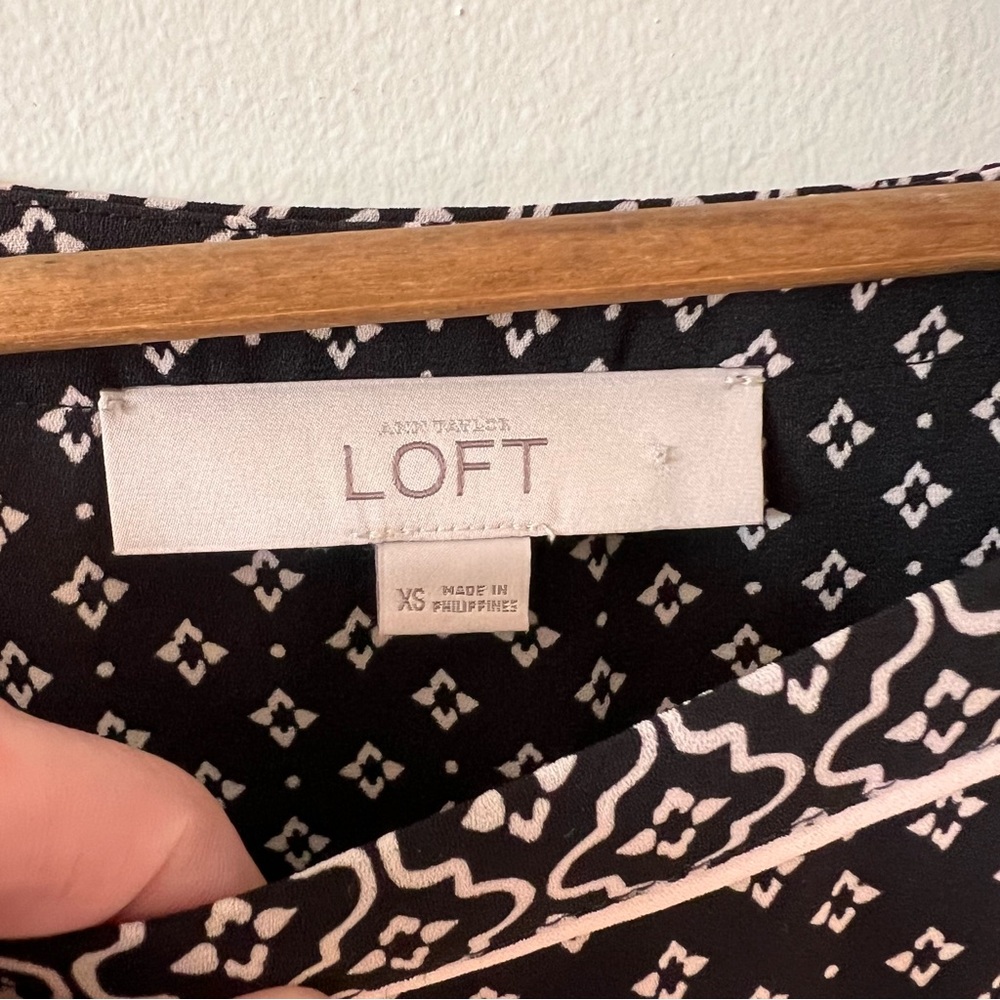 LOFT Black Cream Geo Print Long Sleeve Blouse XS - Picture 3 of 10